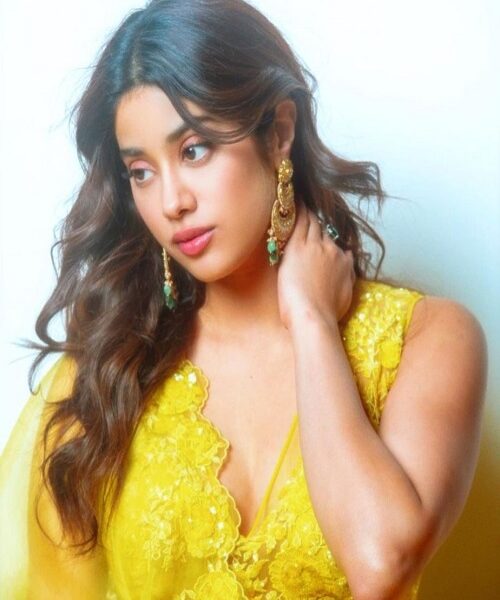 Janhvi Kapoor Look Like Sunshine in Yellow Color Lehenga By Karan Torani!