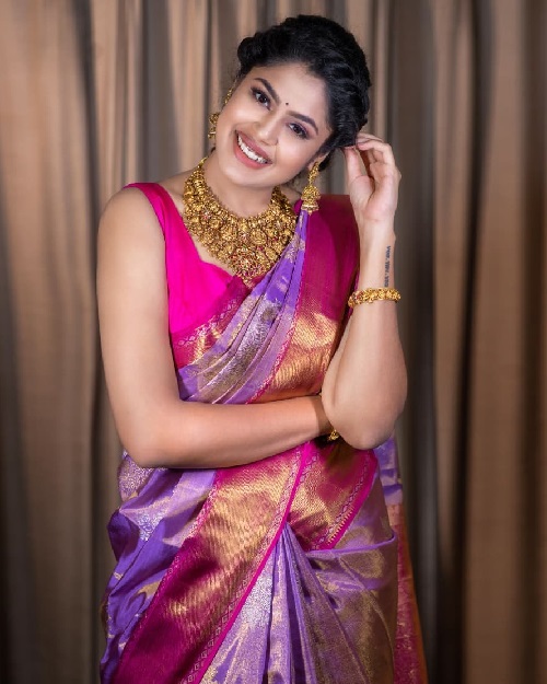 Faria Abdullah look very Gorgeous in Violet Kanchipuram Saree!
