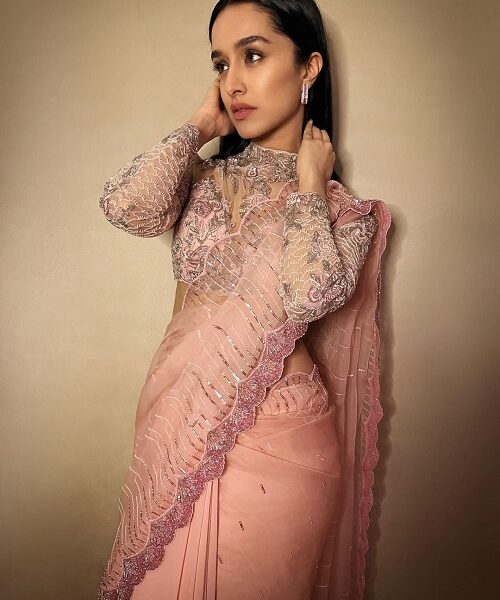 Shraddha Kapoor Look Very Pretty In Blush Pink Saree!