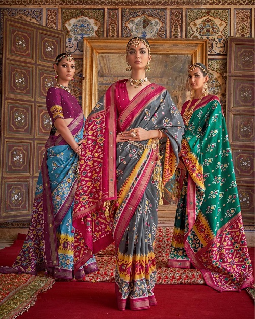 Patola Silk Outfits With Stunning Designs !