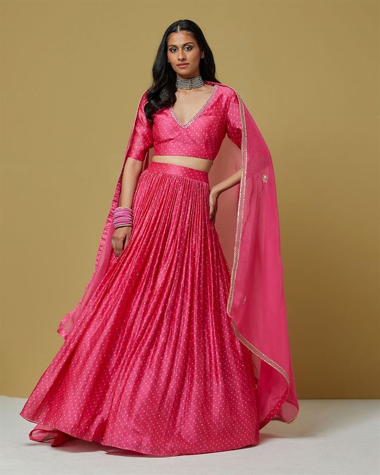 pink bandhani outfit 