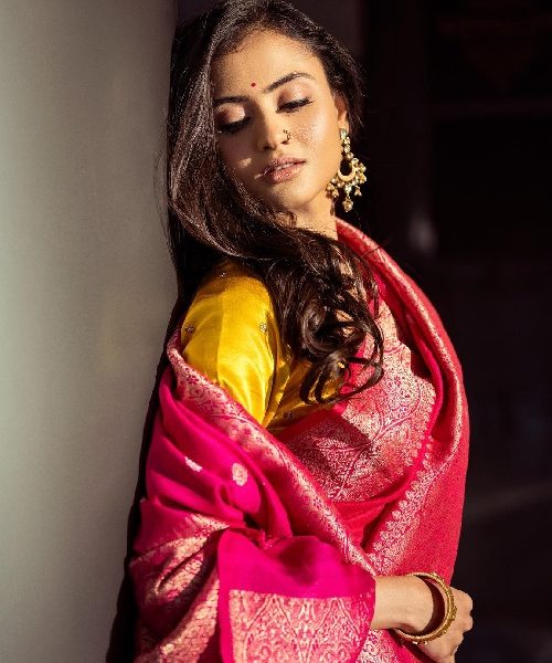 Janki Bodiwala In Tussar Silk Saree: The Epitome Of Grace and Elegance