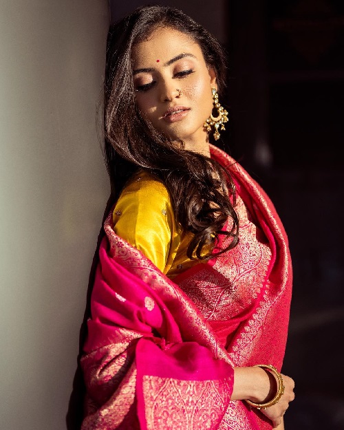 Janki Bodiwala In Tussar Silk Saree: The Epitome Of Grace and Elegance