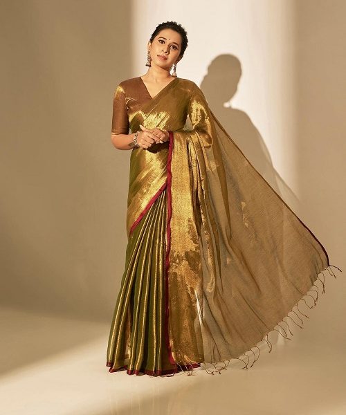 This Fashion Fixed Mul Tissue Saree Looks Adorable On Shreya Bugade