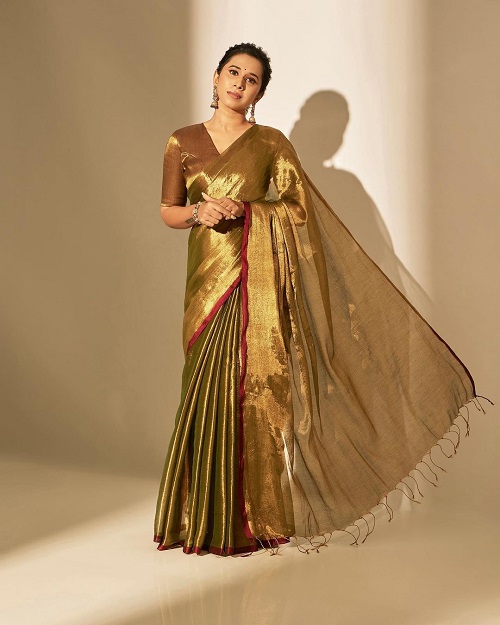 This Fashion Fixed Mul Tissue Saree Looks Adorable On Shreya Bugade