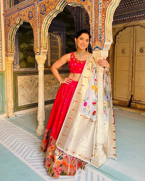 Sonalee Kulkarni Looks Amazing In This Pink Paithani Lehenga