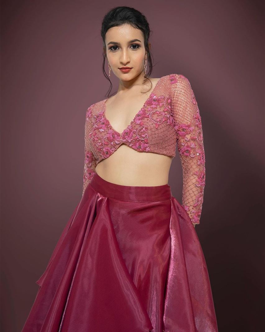 Front Neck Blouse Pattern For Party Lehenga